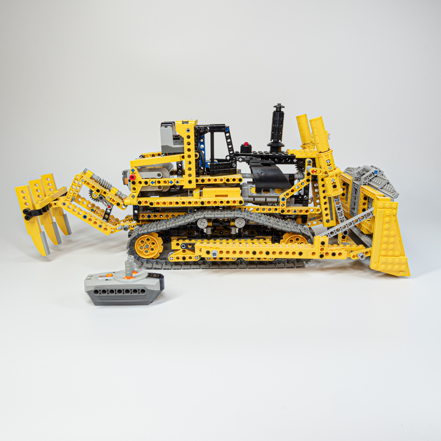 LEGO® 8275 Technic Motorized Bulldozer – Motoros bulldózer - 3