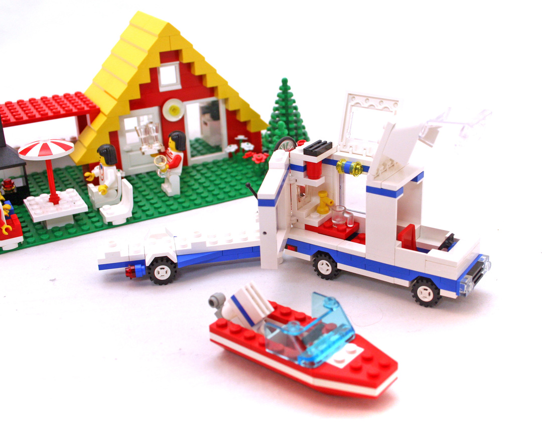 LEGO®6388 Holiday Home with Campervan - 4