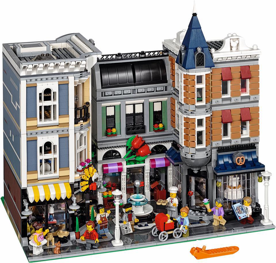 LEGO® 10255 Icons Creator Assembly Square - Piactér - 4