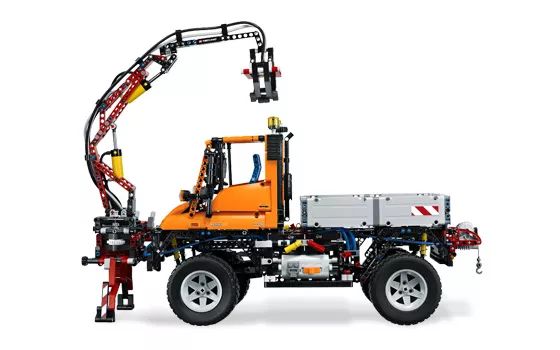 LEGO® 8110 Technic Mercedes-Benz Unimog U400 - 3